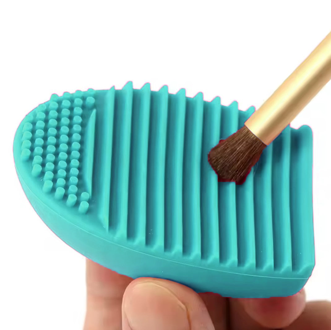 Accesoriu din silicon, UBX®, pentru curatarea pensulelor machiaj, 7x5x3cm, turcoaz Accesoriu din silicon, UBX®, pentru curatarea pensulelor machiaj, 7x5x3cm, turcoaz